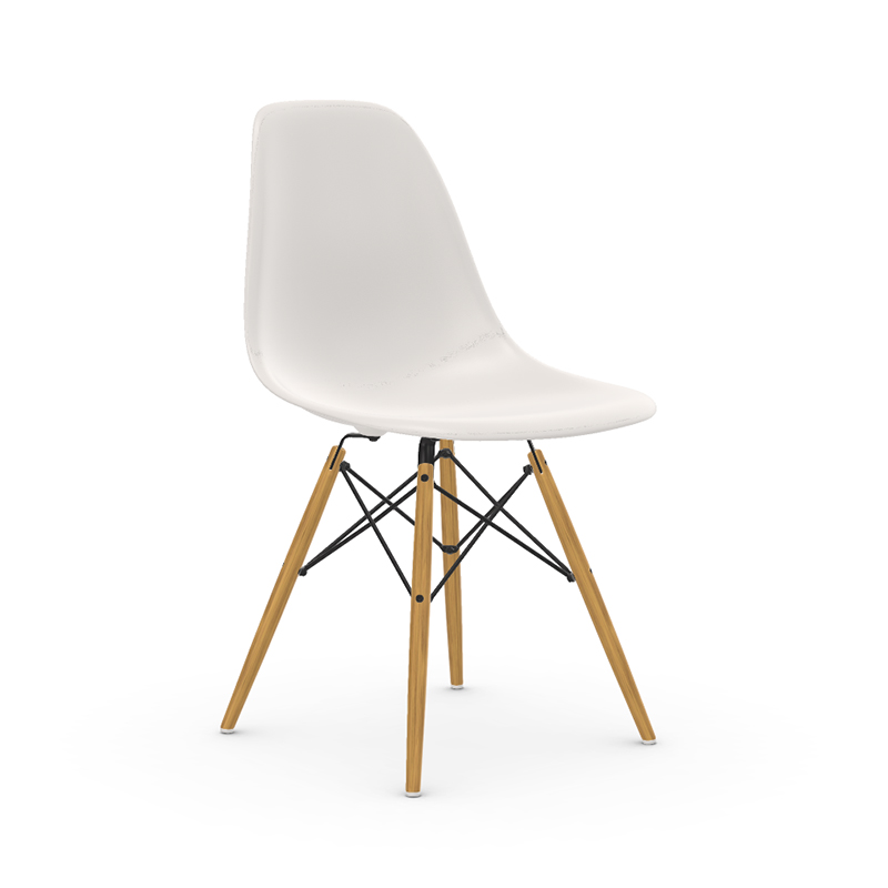 białe krzesło z drewnianymi nogami