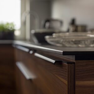 blat kompaktowy w aranżacji kuchennej, źródło: forner.pl